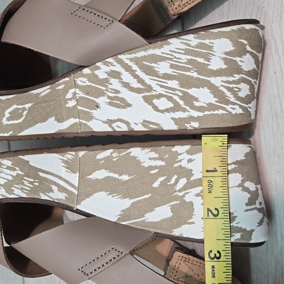 Clarks Collection Cushion Soft Women's Tan Wedge Leather Sandals Shoes Sz 8.5 - Picture 9 of 13